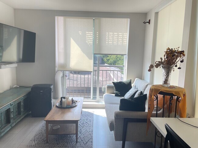 Building Photo - 1716 Napier St