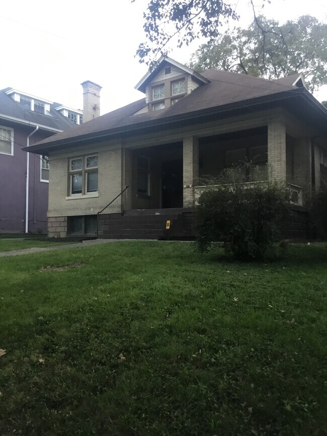 Foto del edificio - 815 E Mitchell Ave