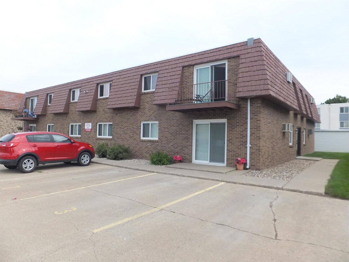 Building Photo - 1015 Laramie Dr