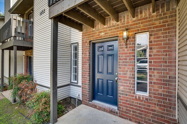 Building Photo - RIVER CROSSING ATX - 2BD/2.5BA - TOWNHOUSE...