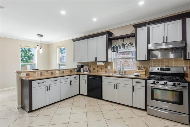 Building Photo - 5343 Oak Cove Dr
