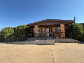 Building Photo - 4728 Taft Blvd