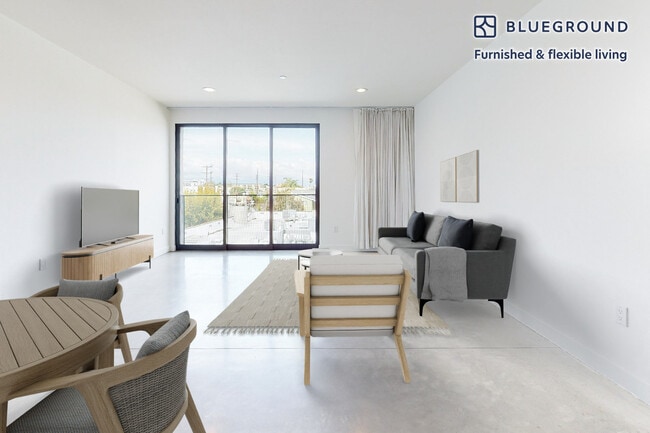 Building Photo - 10810 Palms Blvd