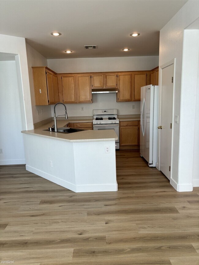 Foto del edificio - 4 br, 2 bath House - 5023 Shadow Valley St...