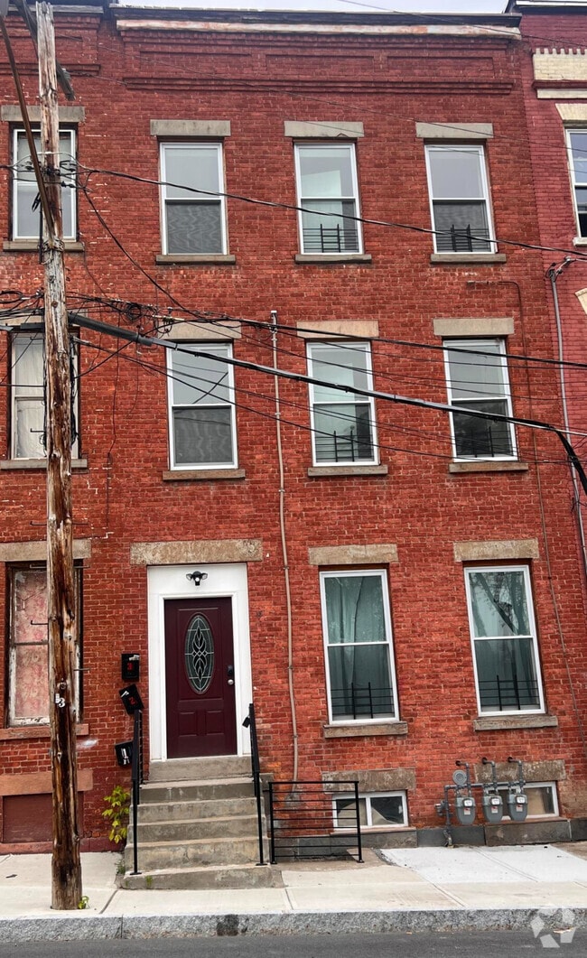 Building Photo - 15 Delaware St