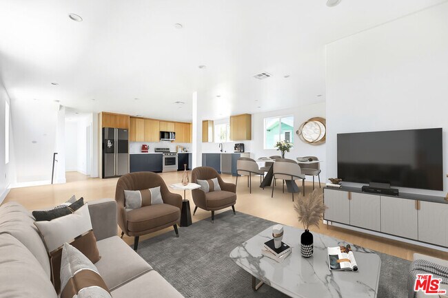 Foto del edificio - 1200 W 38th St