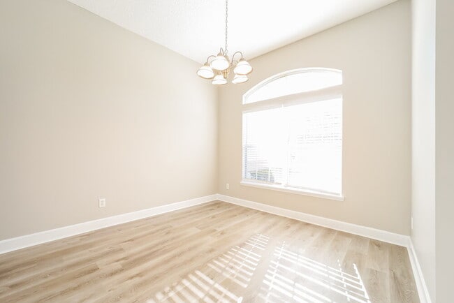 Foto del edificio - 136 Linda Lake Ln