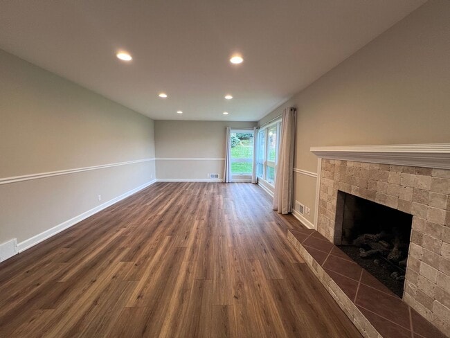 Building Photo - Recently Renovated Home within Walking Dis...