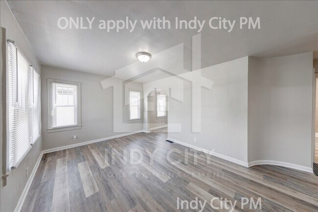 Foto del edificio - 1326 N Gladstone Ave