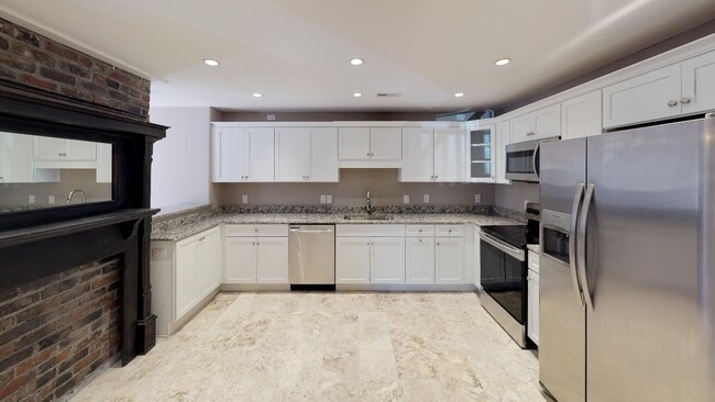 Photo - 7BR/5BA in Fort Sanders | Walk to UTK & Ne... Townhome