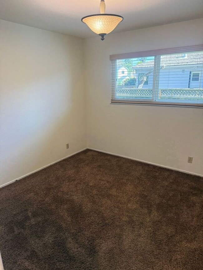 Foto del edificio - Charming 3 bedrooms 1.5 bath lower level