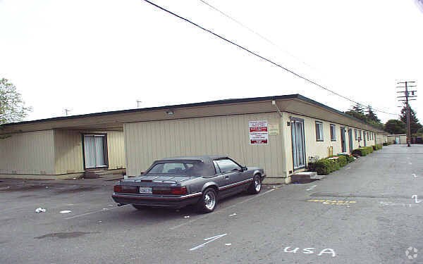 Building Photo - 822 West Ave