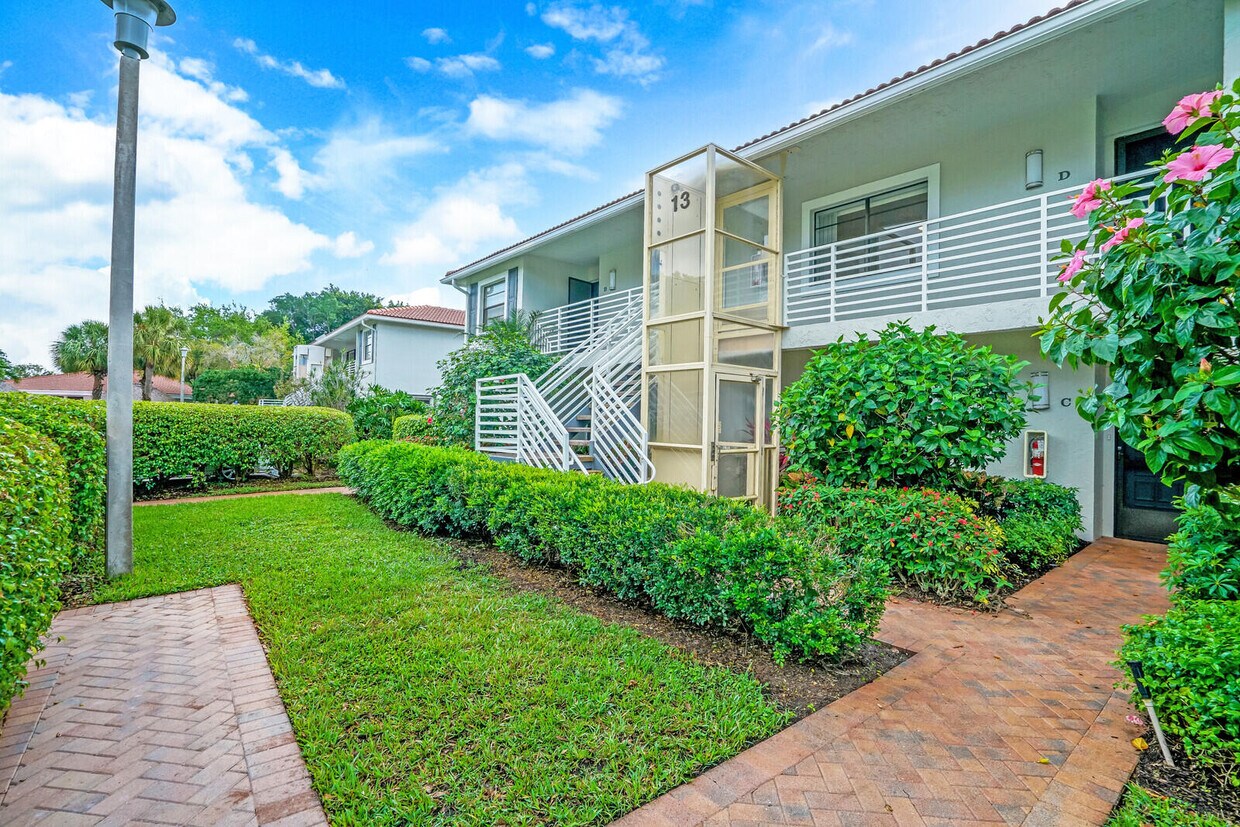 13 Southport Ln Unit D, Boynton Beach, FL 33436 Condo for Rent in