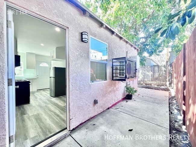 Foto del edificio - 418 N Sierra Bonita Ave