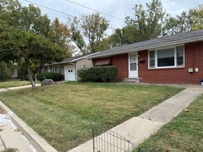 Building Photo - 1121 West Ave
