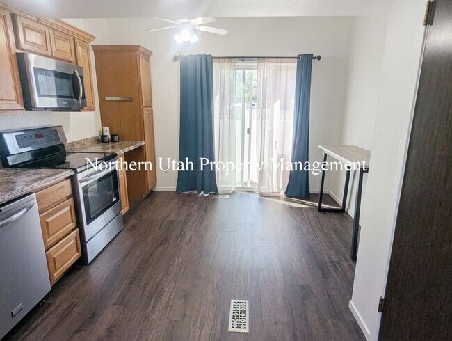 Foto del edificio - 4 Bed, 2 Bath HVAC