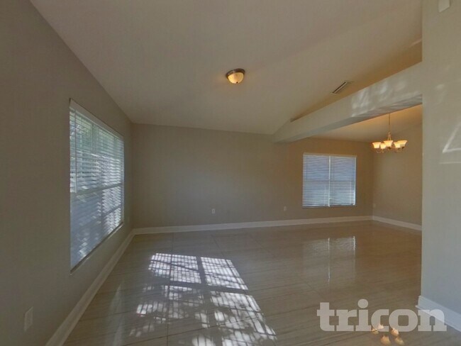 Foto del edificio - 9627 Jaybird Ln