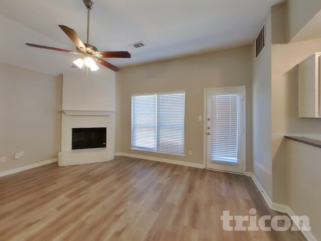 Building Photo - 1106 Castleman Dr