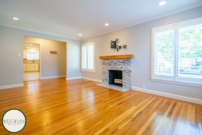 Foto del edificio - Stunning 3 Bed / 2 Bath Home | Attached Ga...