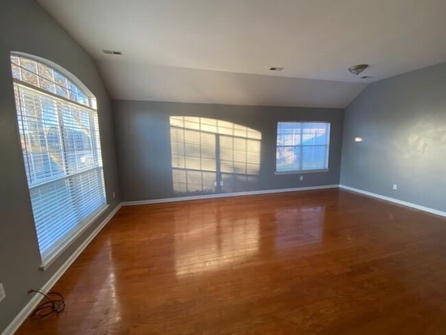 Foto del edificio - Fenced Yard!