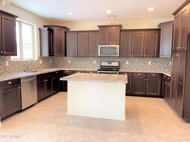 Foto del edificio - 3043 E Rochelle St