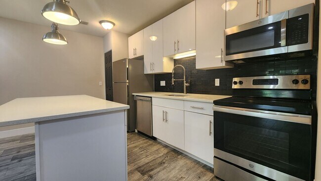Foto del edificio - 8717 Watson Rd