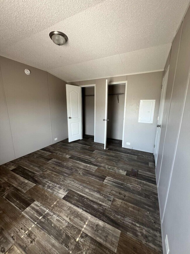 Foto del edificio - 609 W Dewey St