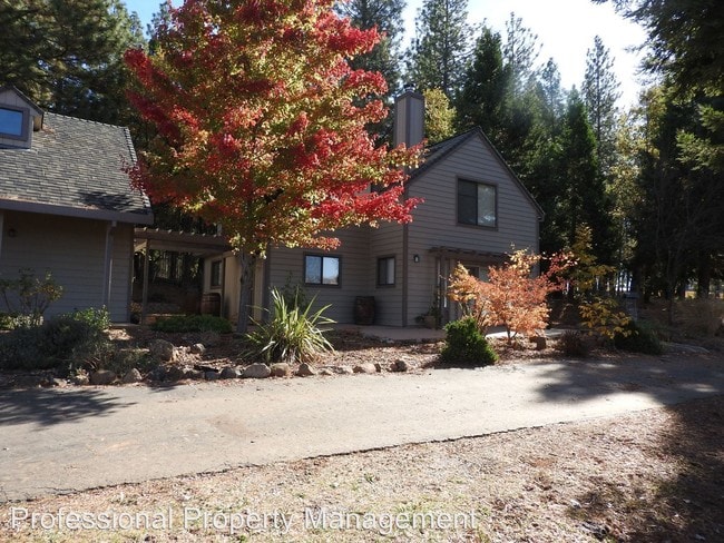 Building Photo - 3 br, 2 bath House - 3000 North Canyon Dr.