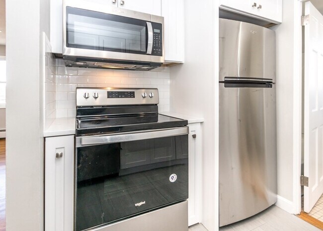 Foto del edificio - 182 1/2 River St