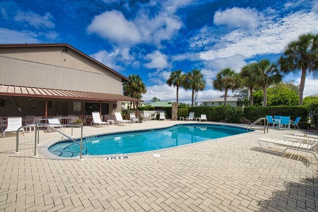 Foto del edificio - Seasonal Short-Term Fully Renovated Condo ...