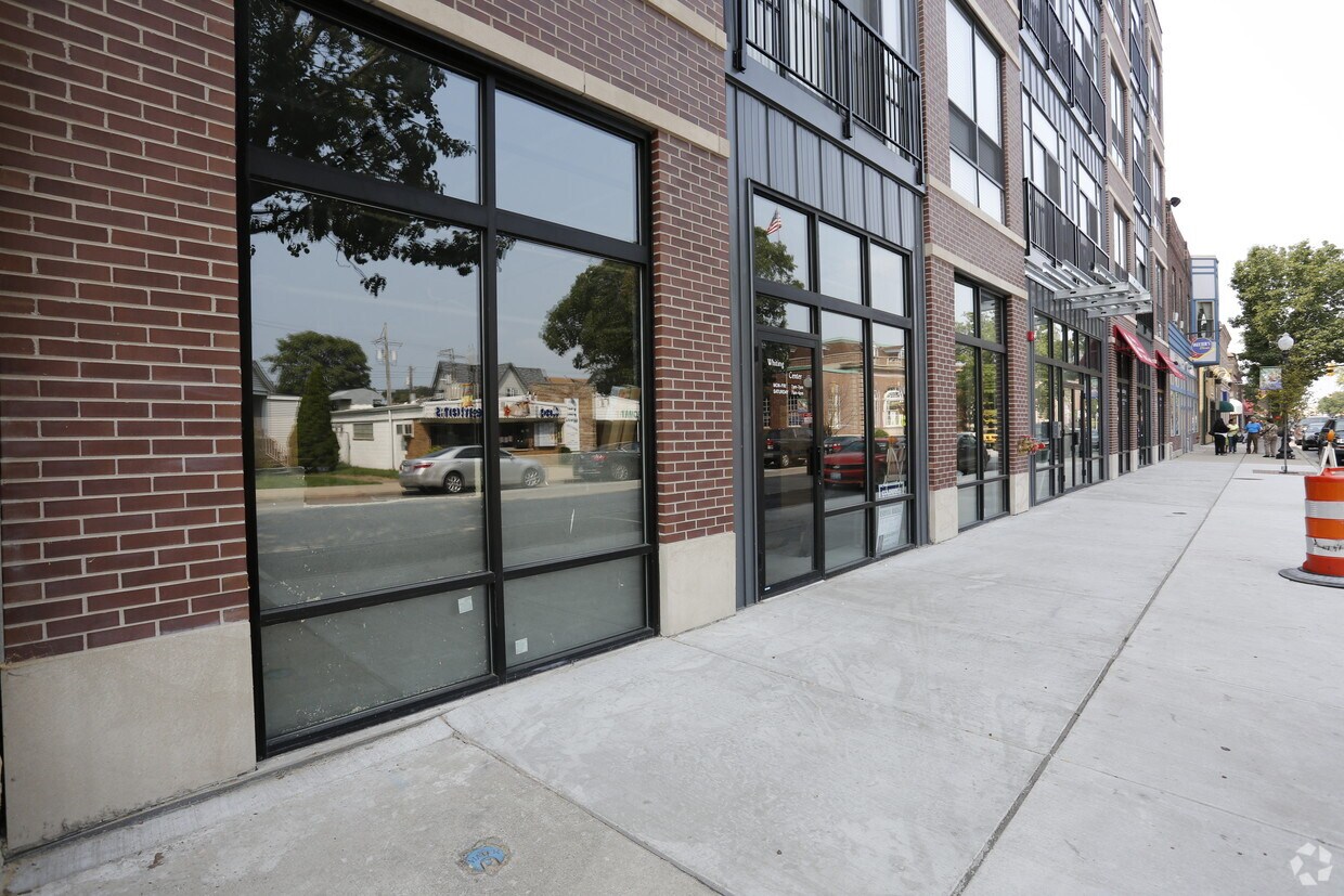 Building Photo - 1514 119th St