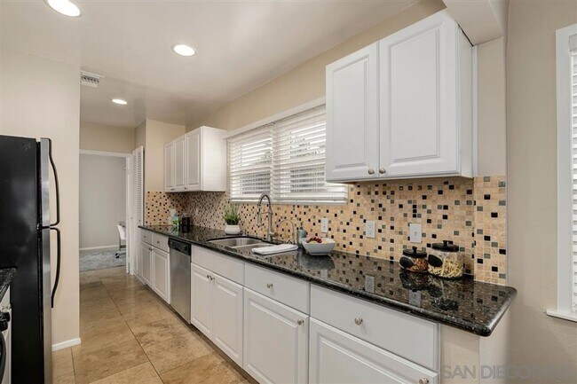 Foto del edificio - !!!CHARMING 4 BED 1 BATH HOME, DETACHED GA...