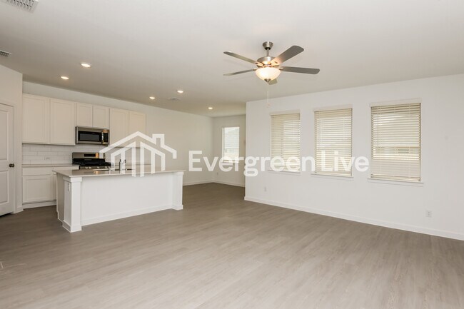 Building Photo - 200 Pine St