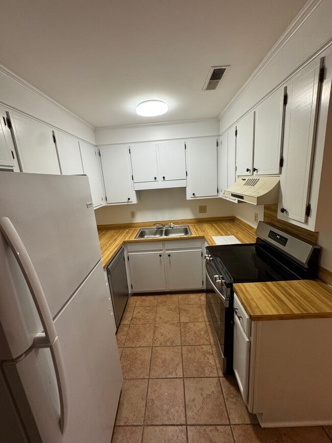 Building Photo - 801 Sandpiper Dr