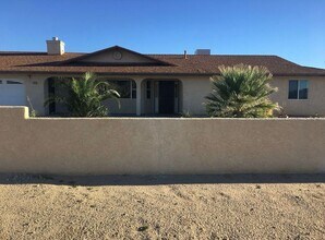 Building Photo - 72878 Sunnyslope Dr