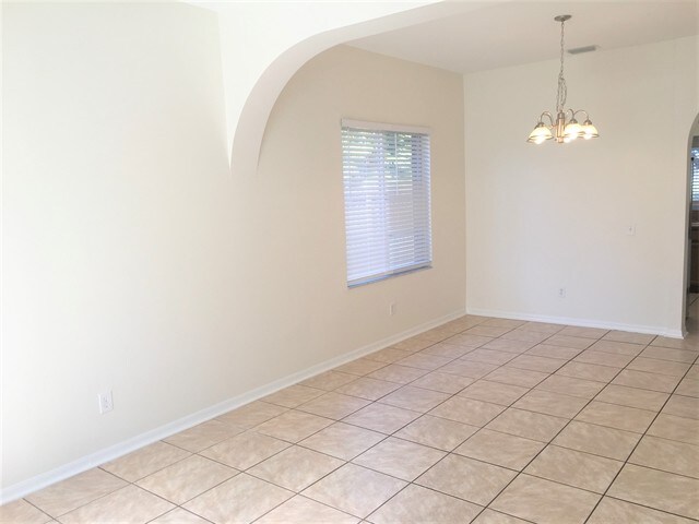 Building Photo - 12639 Longcrest Dr