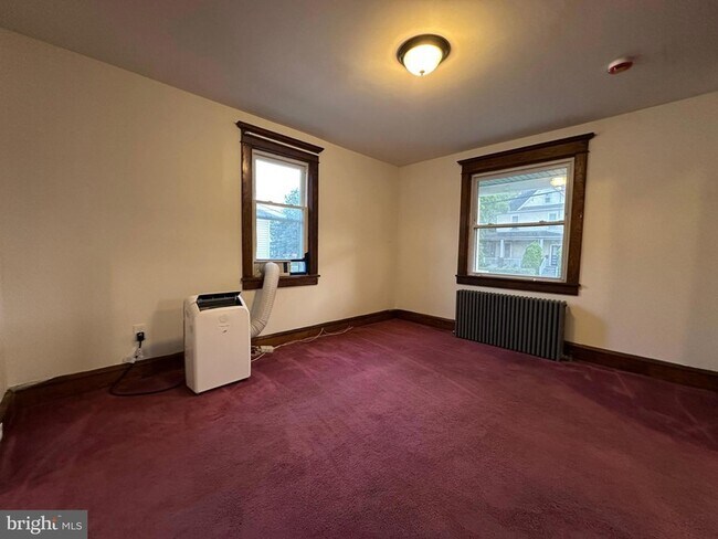 Foto del edificio - 211 Newton Ave