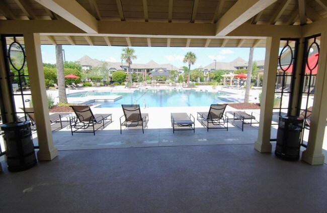 Foto del edificio - 561 Garden Terrace Dr Unit 208