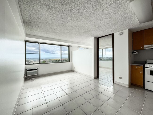 Building Photo - Salt Lake Condo with assigned parking and A/C