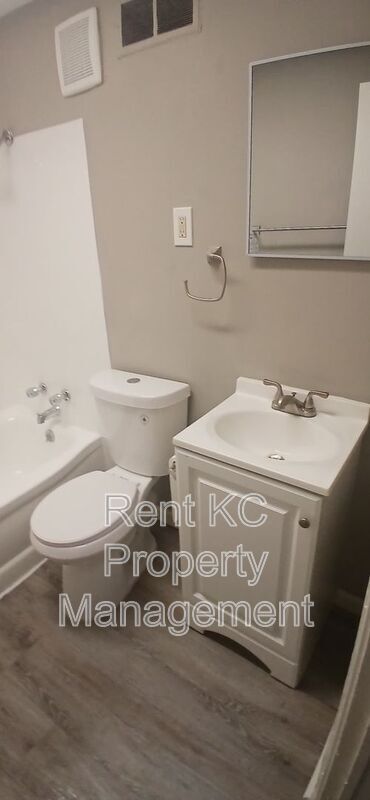 Building Photo - 412 N Cochise Dr