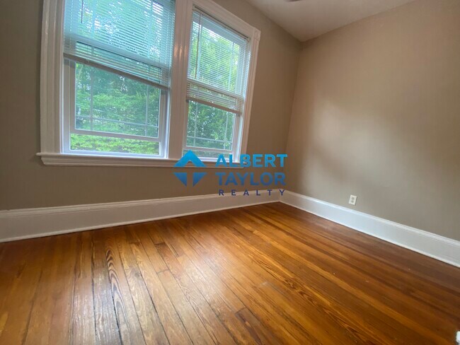 Foto del edificio - 1 Parker Hill Ter