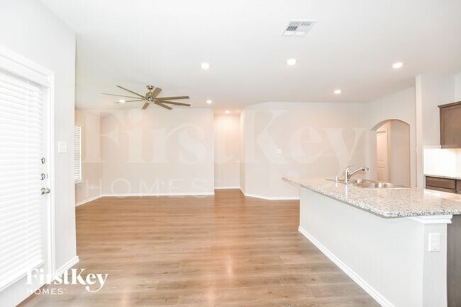 Foto del edificio - 2319 Hankinson Ln