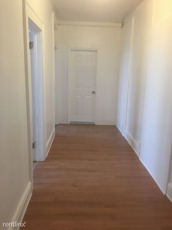 Building Photo - 2 br, 1 bath Apartment - 320 Orange Road E