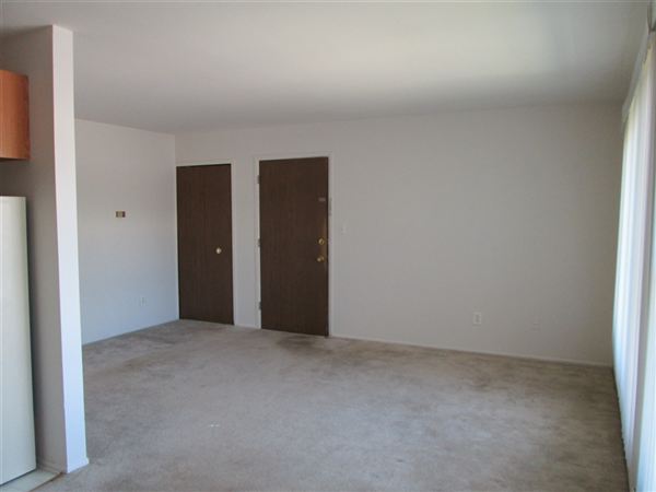 Primary Photo - 21501 E 10 Mile Rd