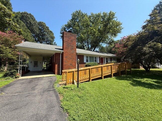 Building Photo - 3030 Dulwich Dr