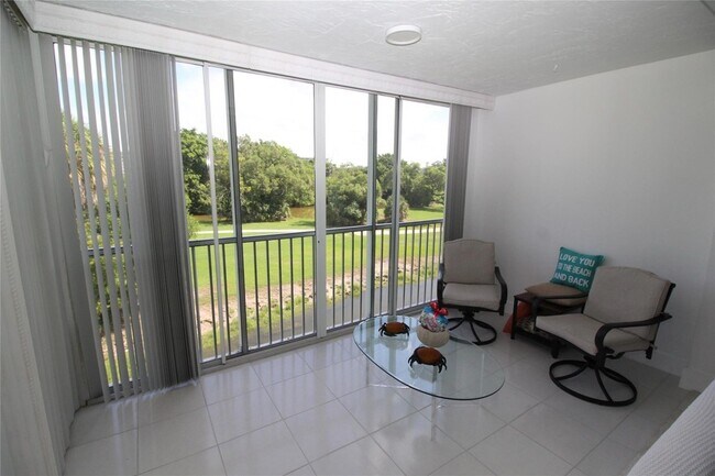 Foto del edificio - 3151 S Palm Aire Dr