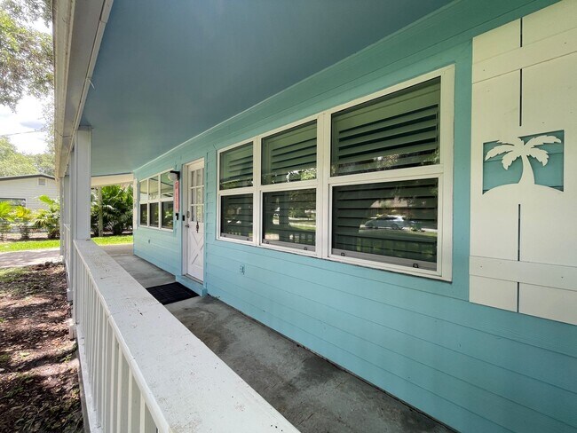 Foto del edificio - Two bedroom two bath Canal front rental ho...