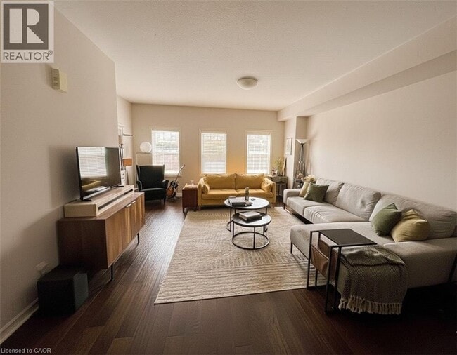 Building Photo - 352 Louisa St