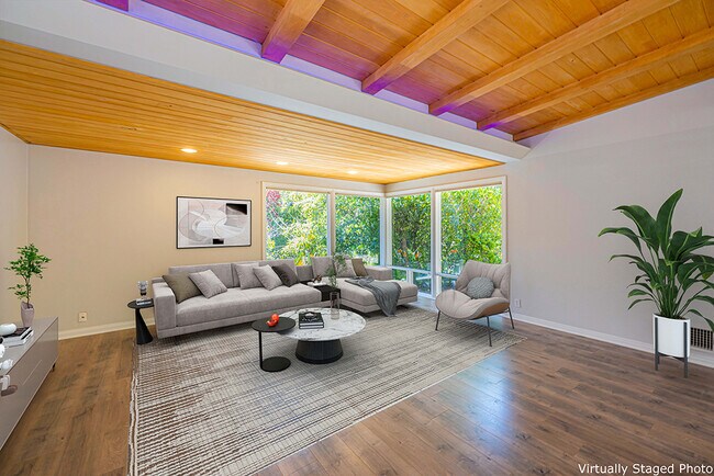 Foto del edificio - 9614 Heather Rd