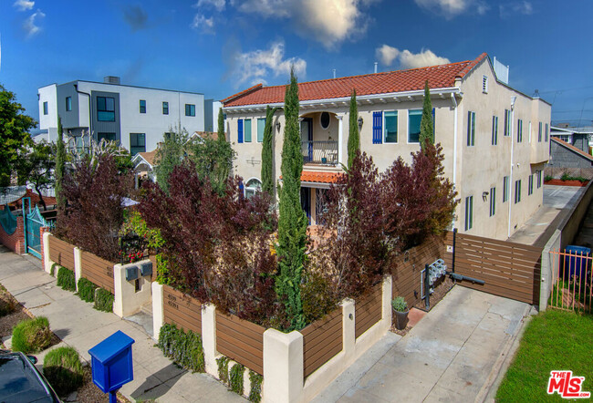 Building Photo - 4539 St Charles Pl